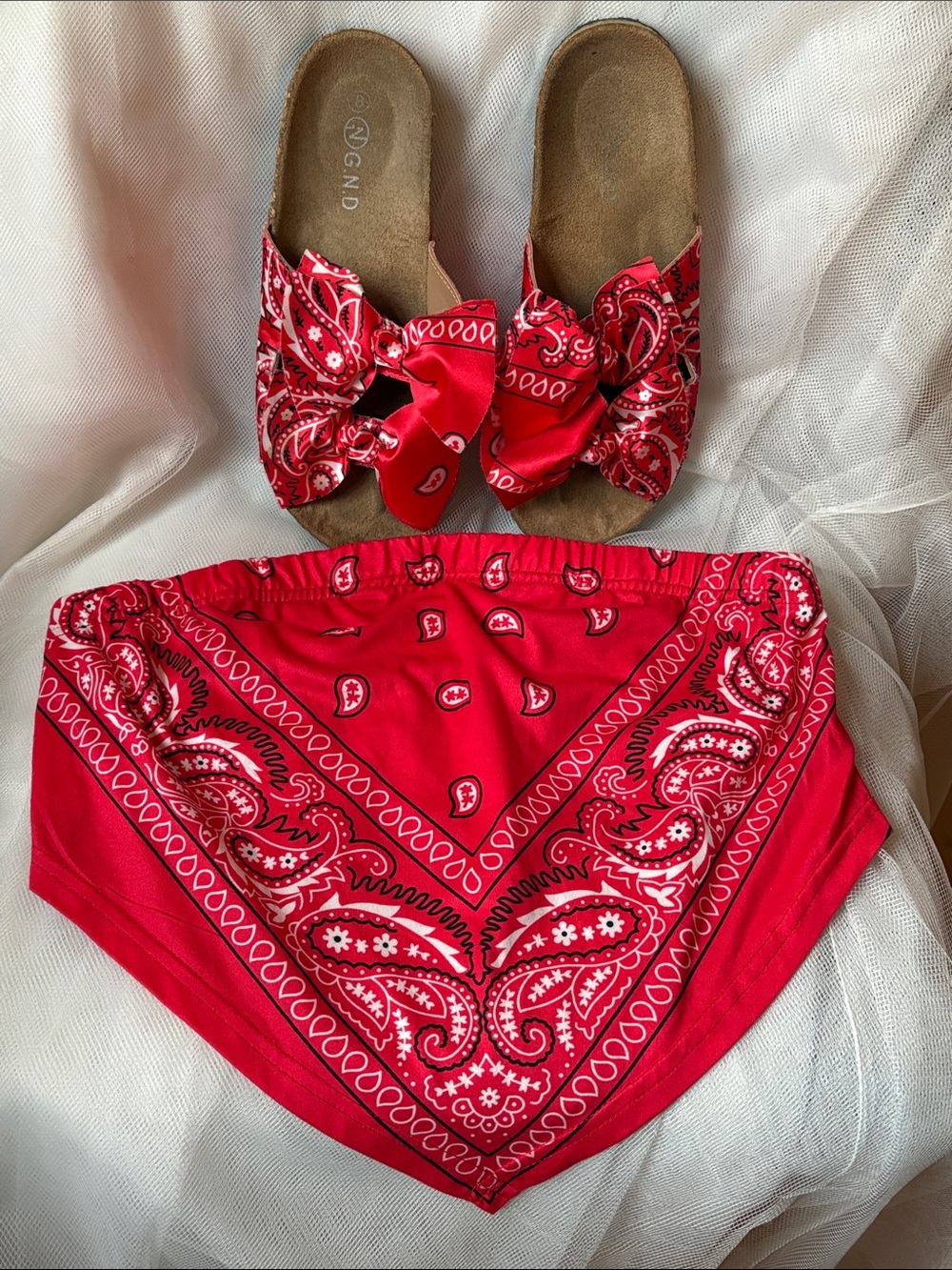 SET Red Bandana-Print Handkerchief Crop Top AND Bandana-Print Bow Sandals Size 8